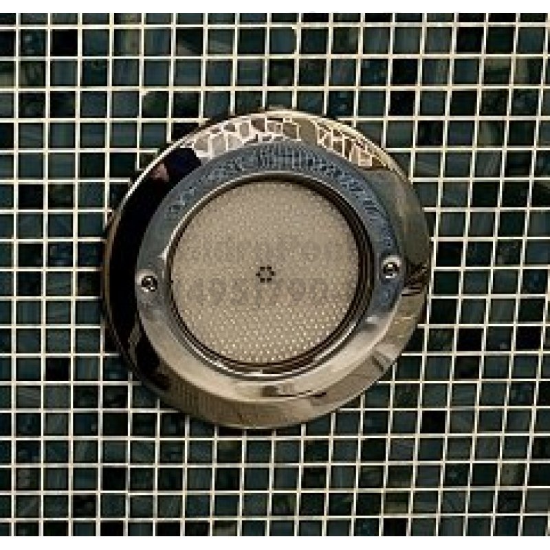 Освещение в бассейне