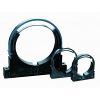 Держатель труб д. 20 пластмассовый (с саморезом и дюбелем)